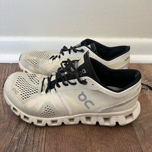 On Running On Cloud White & Black Athletic Shoes Women’s Sz 7